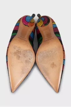 Shiny striped pumps
