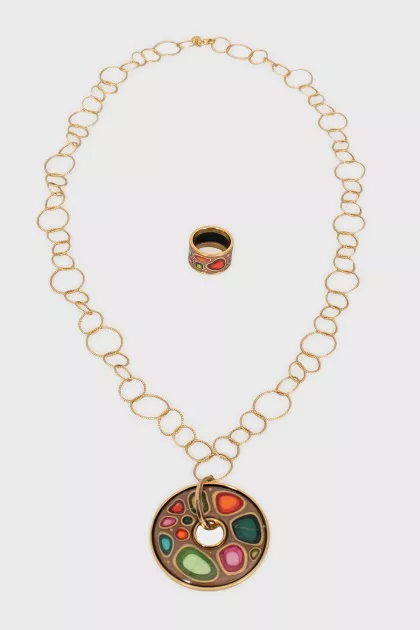 Set of pendant and ring