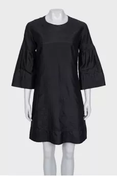 Straight dress with a round neckline