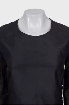 Straight dress with a round neckline