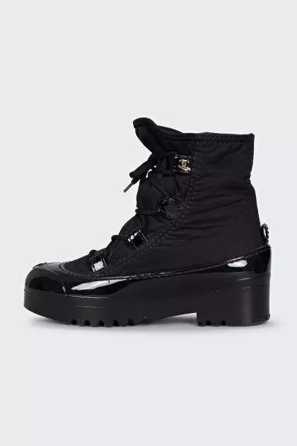 Lace-up boots made of textile and rubber