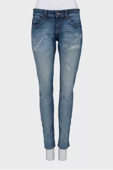 Джинсы slim fit с вышивкой на кармане