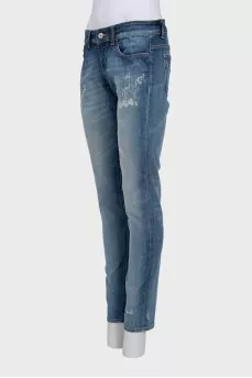 Джинсы slim fit с вышивкой на кармане
