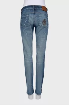 Джинсы slim fit с вышивкой на кармане