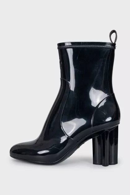 Rubber boots with heels