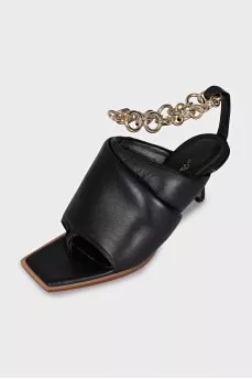 Leather sandals with a gold chain