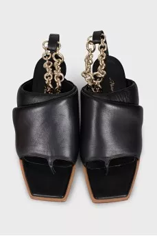 Leather sandals with a gold chain