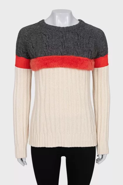 Jumper decorated with fur
