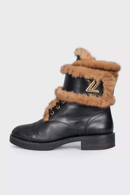 Wonderland boots with fur