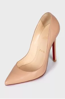 Kate's beige shoes