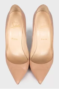 Kate's beige shoes