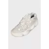Кросівки білого кольору Yeezy 500