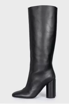 Leather boots with accent stitching