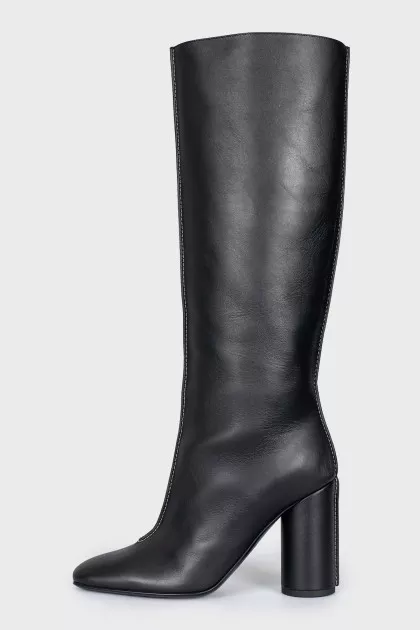 Leather boots with accent stitching