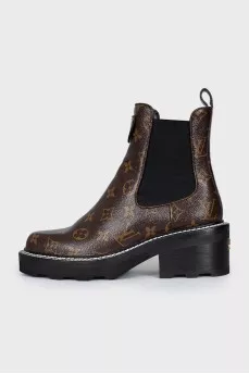 Canvas boots with a signature print