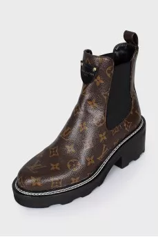 Canvas boots with a signature print