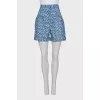 High-waisted shorts with a signature print
