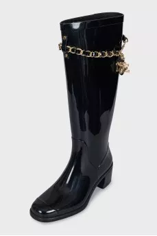 Rubber boots with chain