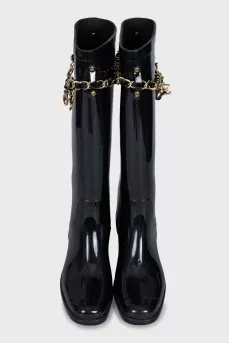 Rubber boots with chain