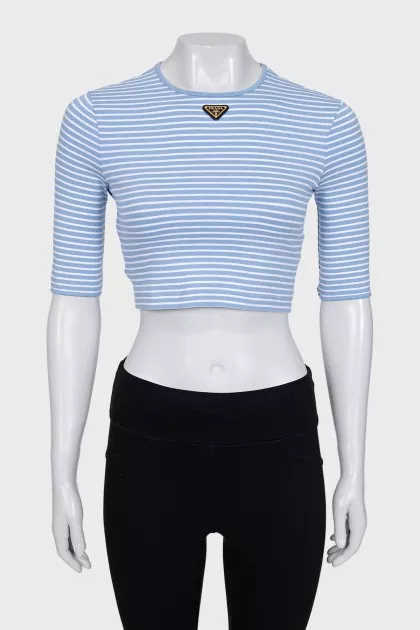 Cropped, fitted T-shirt