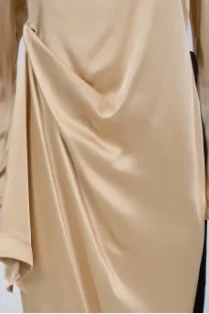 Direct dress with a skirt on the smell
