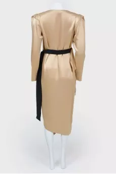 Direct dress with a skirt on the smell
