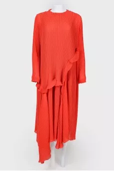 Free dress with an asymmetric frill