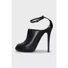 Leather V-neck shoes