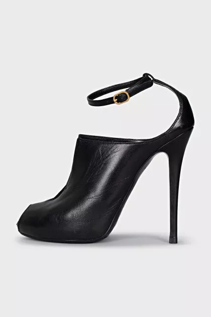 Leather V-neck shoes