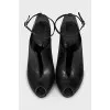 Leather V-neck shoes