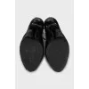Leather V-neck shoes