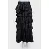 Multi -tier straight skirt in the floor
