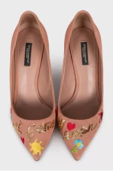 Textile pumps with embroidery
