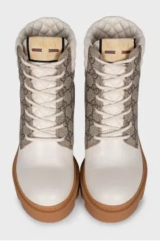 Leather boots with heels and tag