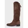 Brown suede boots with embossing