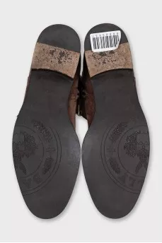 Brown suede boots with embossing