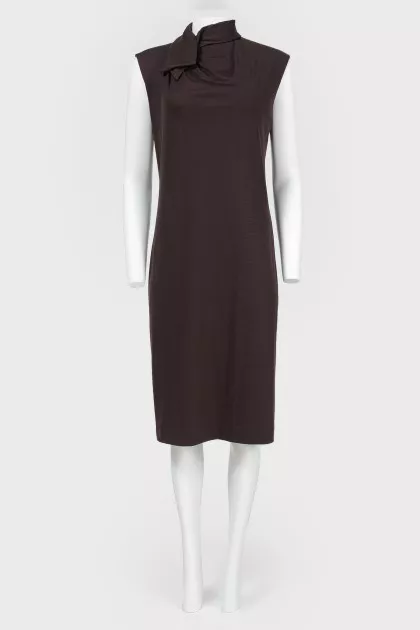 Dress with stand-up collar and bow