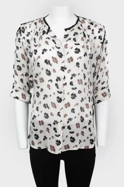Blouse with a sleeve adjustable in length with a tag