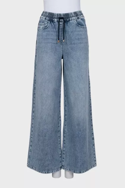Wide-leg jeans with elastic waistband and tag