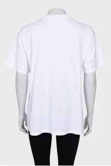 T-shirt decorated with a patch