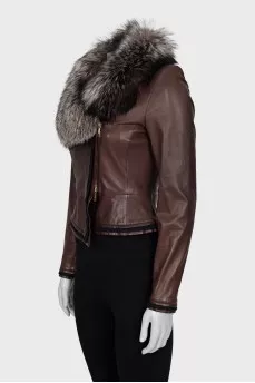 Fitted leather jacket with fur collar