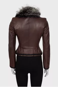 Fitted leather jacket with fur collar