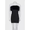 Sleeveless dress decorated with fur