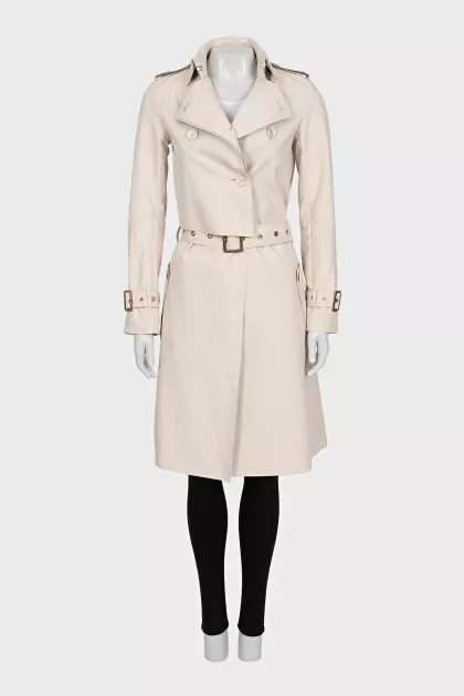 White double-breasted trench coat