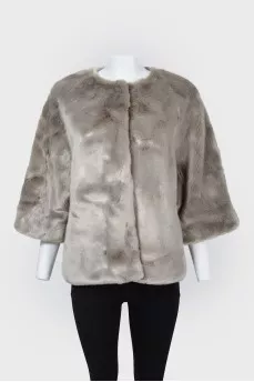 Short fur coat with short sleeves