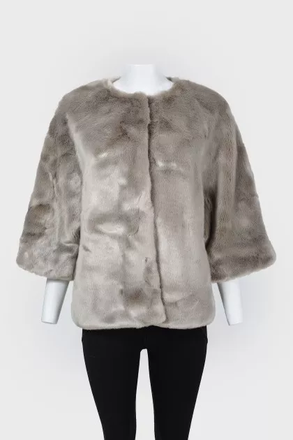 Short fur coat with short sleeves