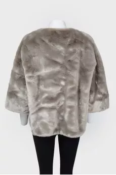 Short fur coat with short sleeves