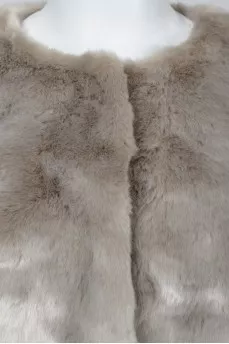 Short fur coat with short sleeves