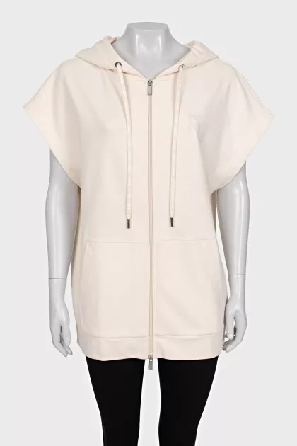 Sleeveless sports jacket