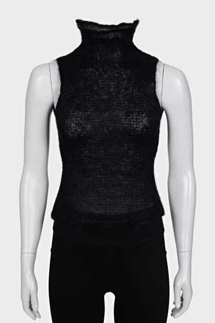 Knitted top with a collar
